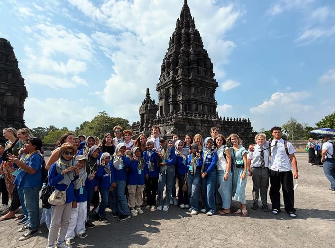 Group picture from Humanitarian Experience (HXP) in Bali